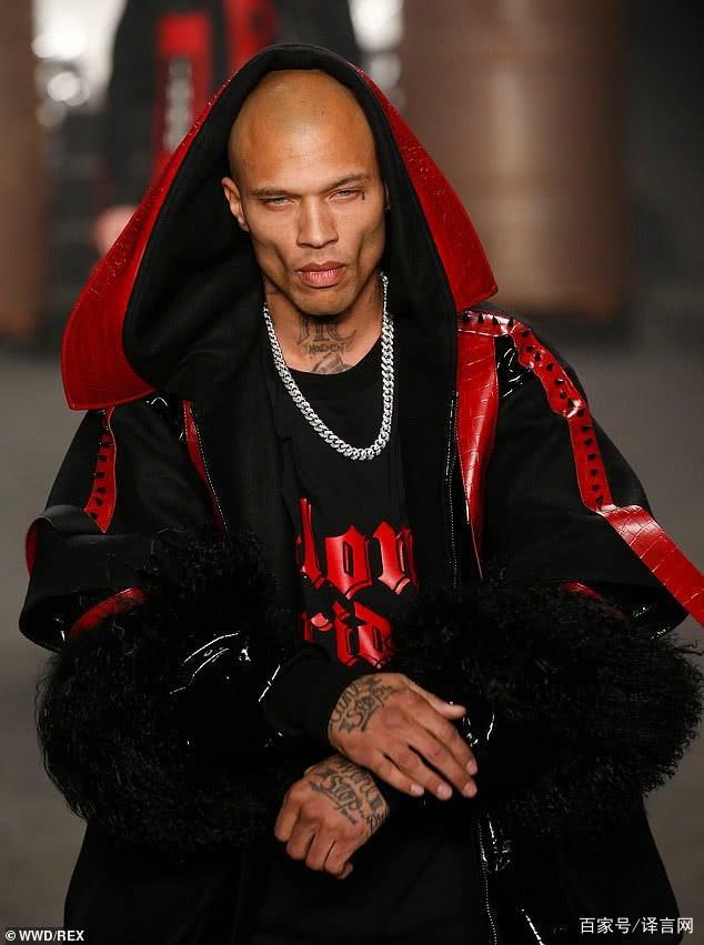 开云APP-瓦伦西亚训练开放日，清晨队长鼓劲引欢呼，法甲在即，临场指挥获称赞的简单介绍