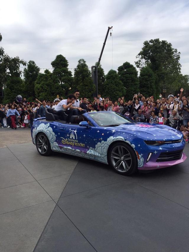 瓦伦西亚训练开放日，清晨队长鼓劲引欢呼，法甲在即，临场指挥获称赞的简单介绍