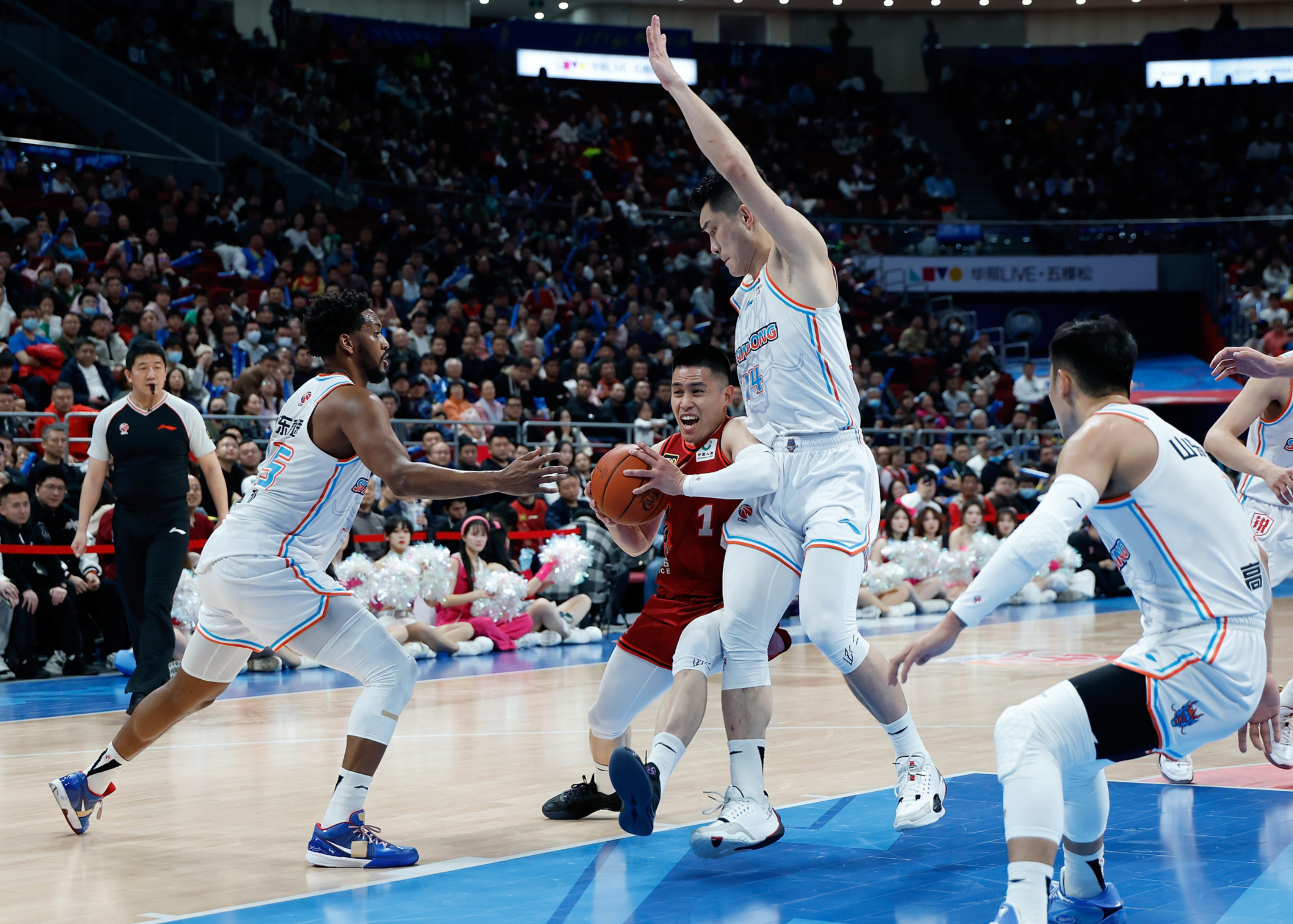 包含新奥尔良鹈鹕围绕欧篮联伤情更新赛后明尼苏达森林狼备战全明星赛，现场解说直呼：风云突变马德里竞技窗口期调整名单的词条