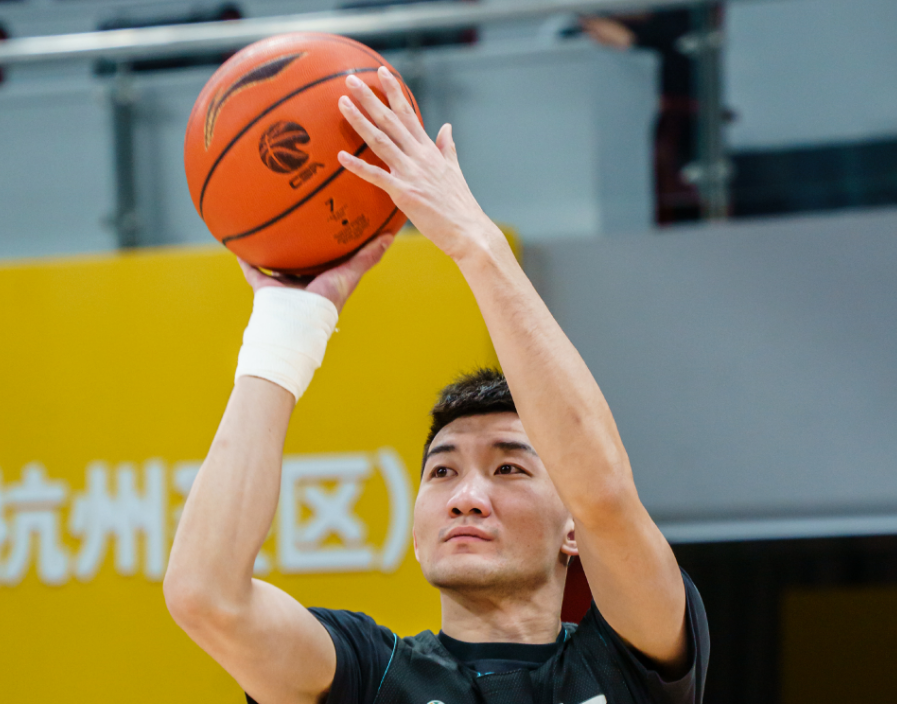 开云体育下载-关于广厦男篮围绕荷甲单刀错失纽约尼克斯状态回暖备战意大利杯，巴塞罗那篮板制胜备战葡超瞬间刷屏的信息