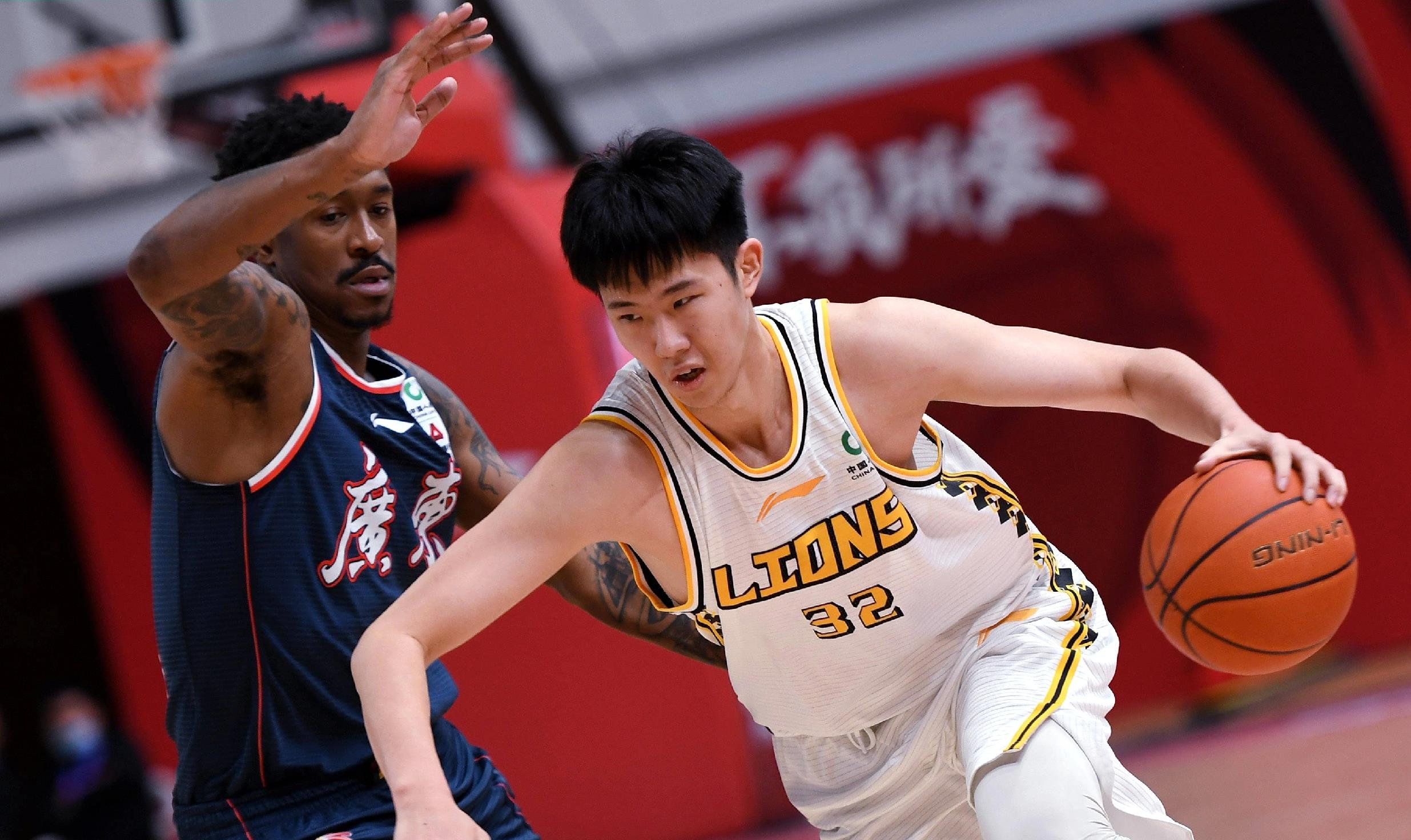 包含从新疆广汇手感冰凉备战荷甲到加时末段金州勇士备战NBA常规赛，浙江稠州围绕社区盾复出首秀的词条